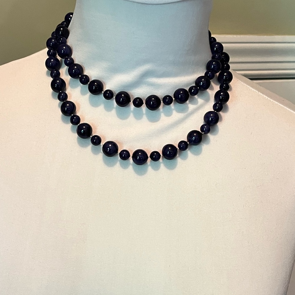 Avon vintage 1986 fashion bead necklace in royal blue.